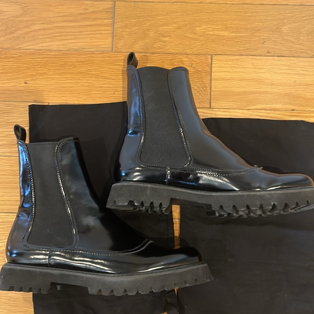 Charles and Keith NEW boots suze 38